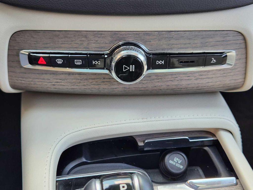 used 2022 Volvo XC90 car, priced at $44,991