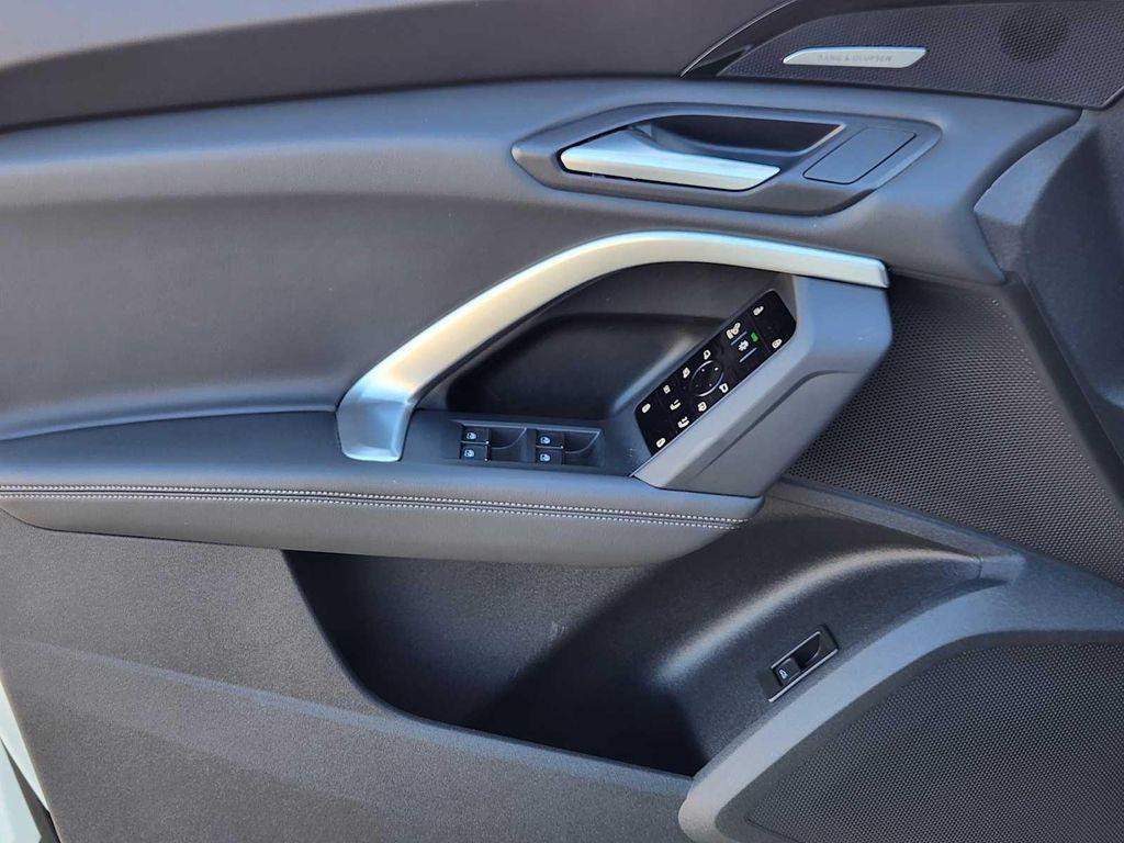 new 2025 Audi Q5 car, priced at $60,975