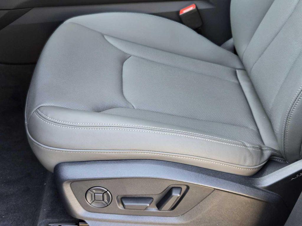 new 2025 Audi Q7 car, priced at $76,480
