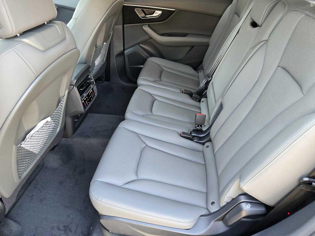 new 2025 Audi Q7 car, priced at $76,480