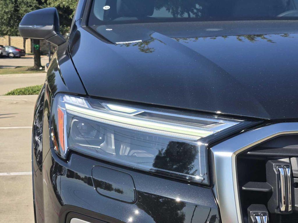 new 2025 Audi Q7 car, priced at $76,480