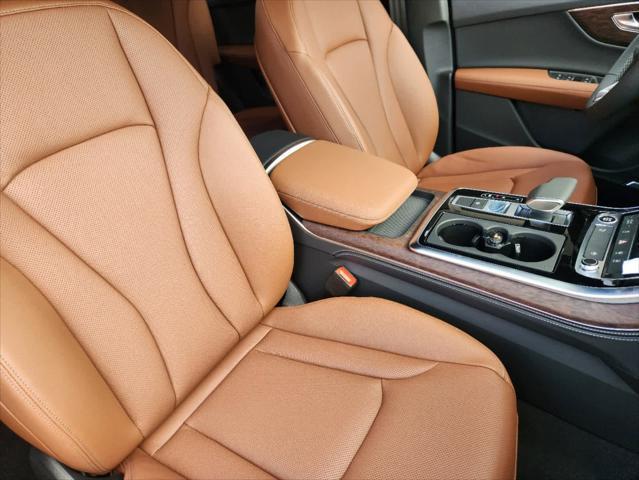 new 2025 Audi Q7 car, priced at $77,990