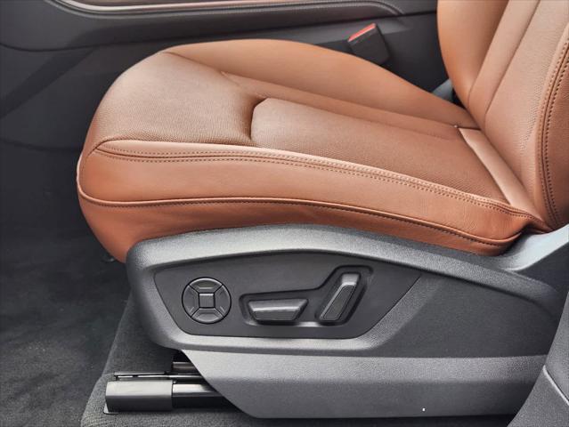 new 2025 Audi Q7 car, priced at $77,990