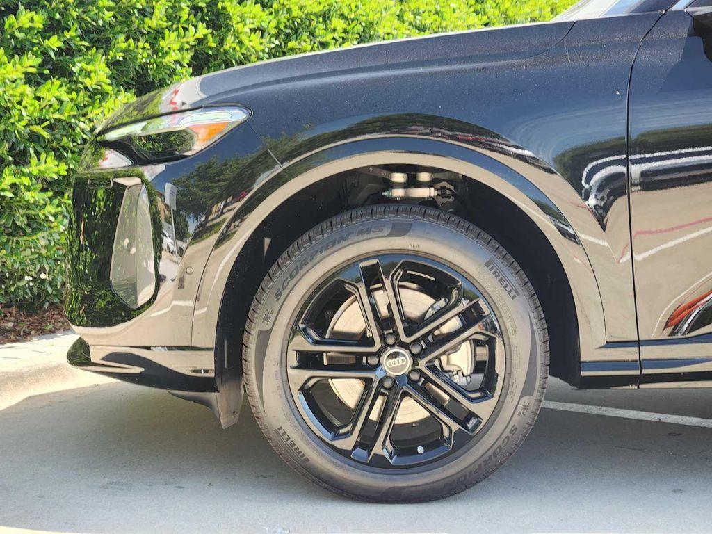 new 2025 Audi Q5 car, priced at $60,175