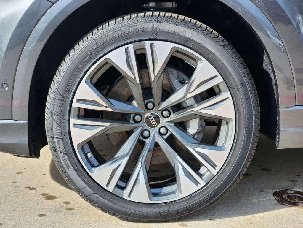 new 2025 Audi Q8 car, priced at $85,865