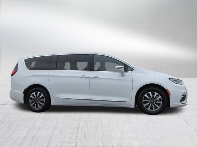 used 2022 Chrysler Pacifica Hybrid car, priced at $27,999