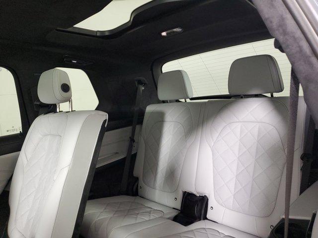 new 2026 BMW X7 car, priced at $93,525