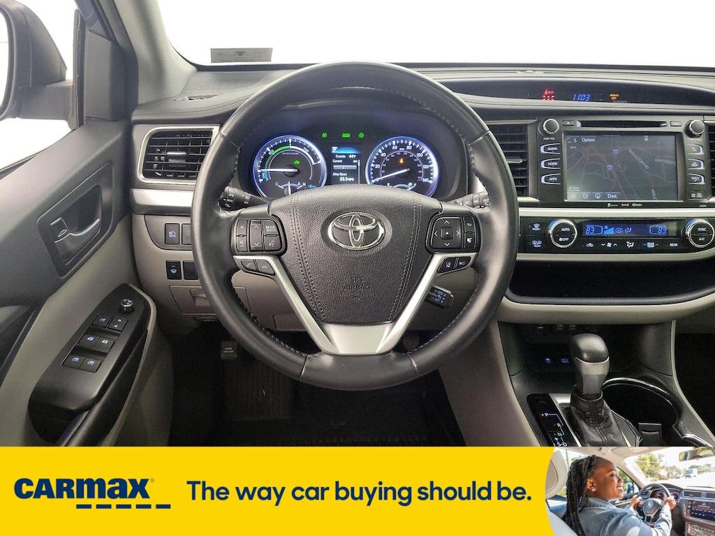 used 2019 Toyota Highlander Hybrid car, priced at $32,998