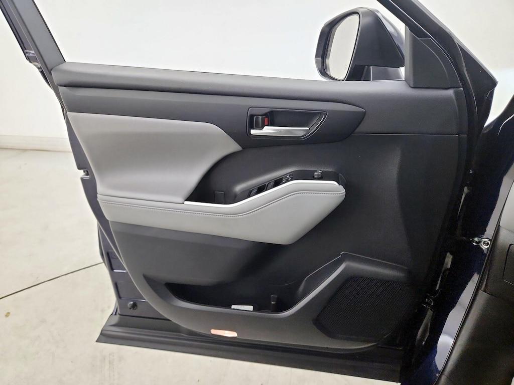 used 2023 Toyota Highlander car, priced at $37,998