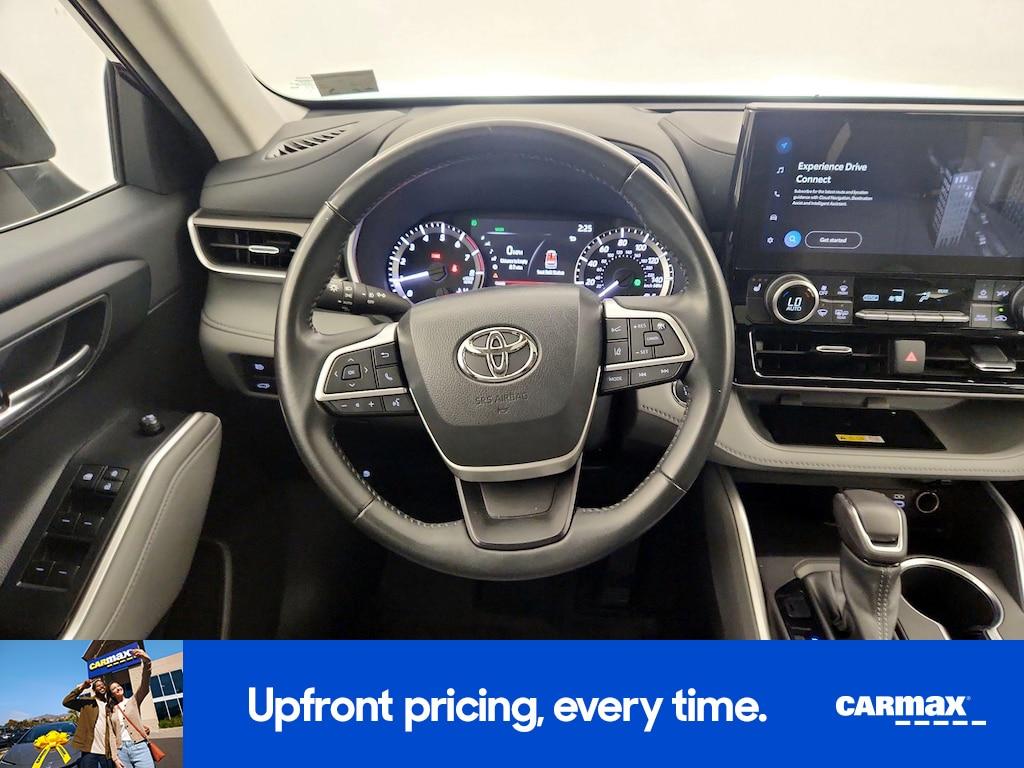 used 2023 Toyota Highlander car, priced at $37,998