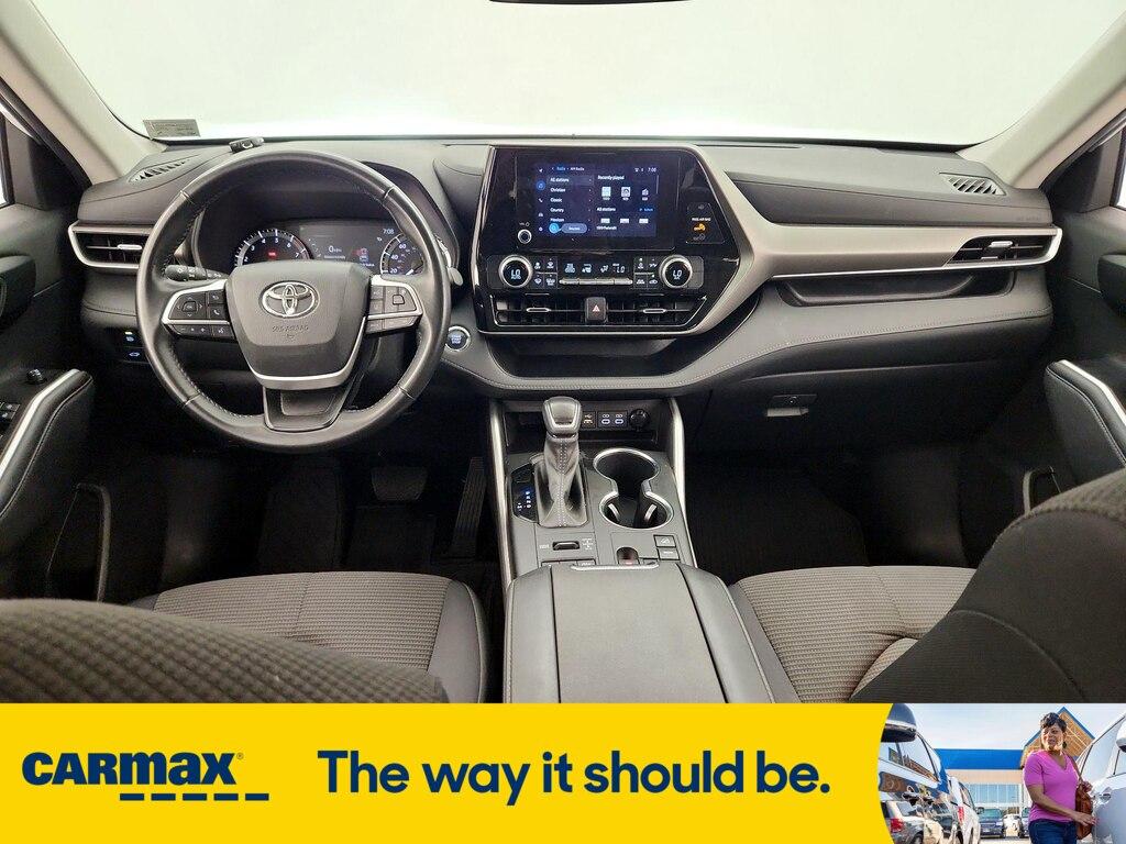 used 2023 Toyota Highlander car, priced at $35,998