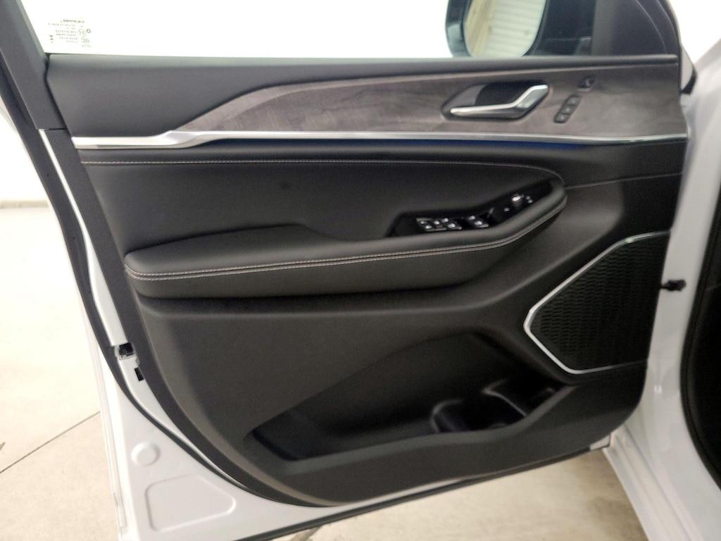 used 2025 Jeep Grand Cherokee car, priced at $48,998