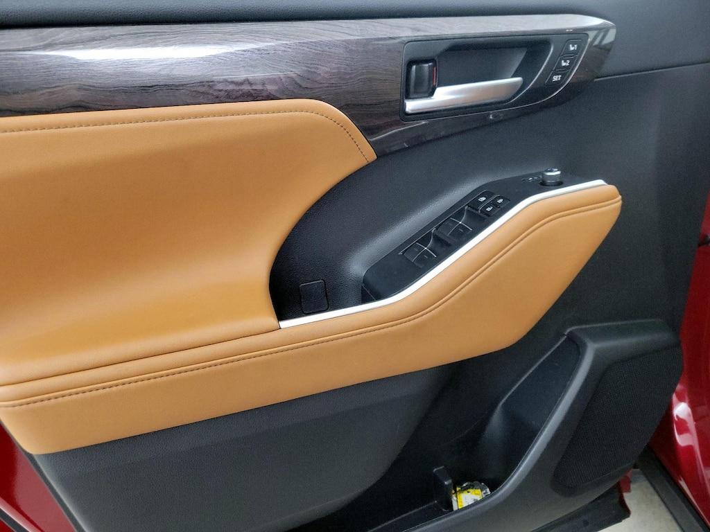 used 2023 Toyota Highlander car, priced at $38,998