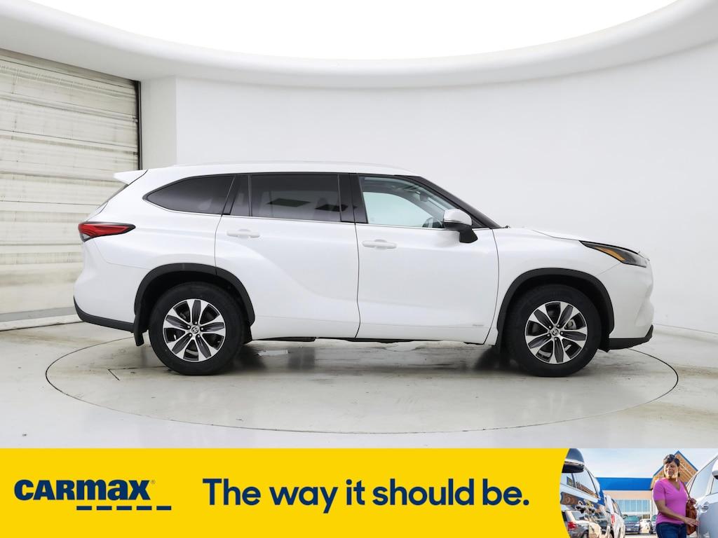 used 2022 Toyota Highlander Hybrid car, priced at $42,998