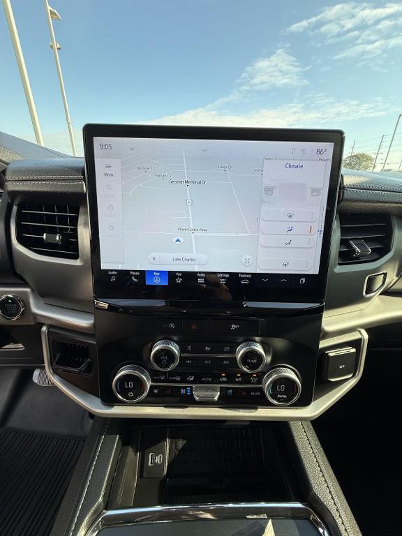 used 2024 Ford Expedition car, priced at $53,901