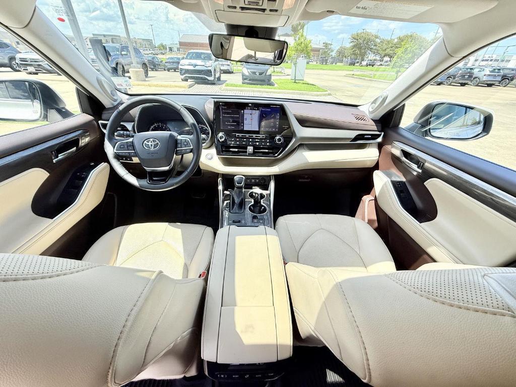 used 2021 Toyota Highlander car, priced at $35,497