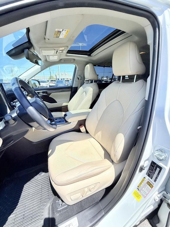 used 2021 Toyota Highlander car, priced at $35,497