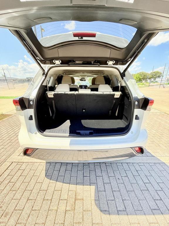 used 2021 Toyota Highlander car, priced at $35,497