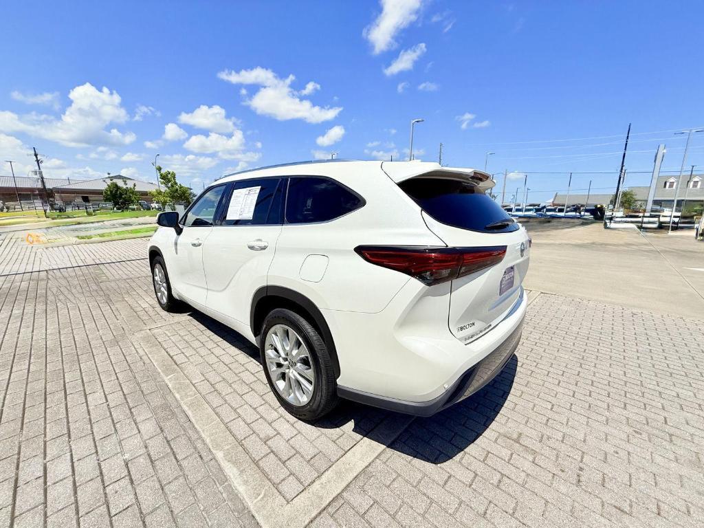 used 2021 Toyota Highlander car, priced at $35,497