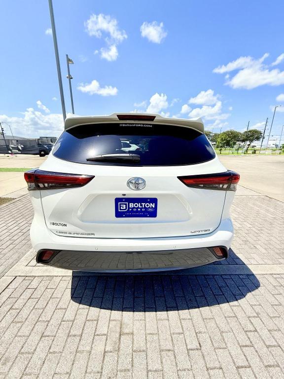 used 2021 Toyota Highlander car, priced at $35,497