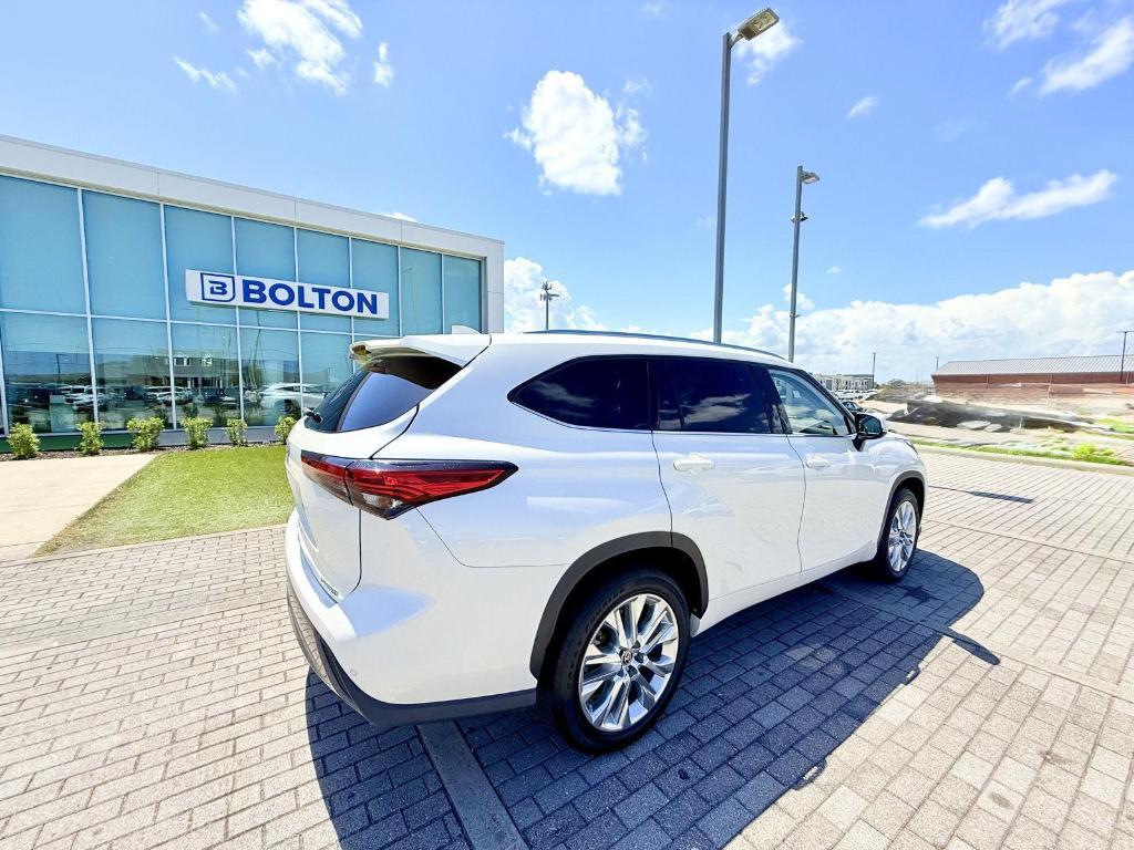 used 2021 Toyota Highlander car, priced at $35,497