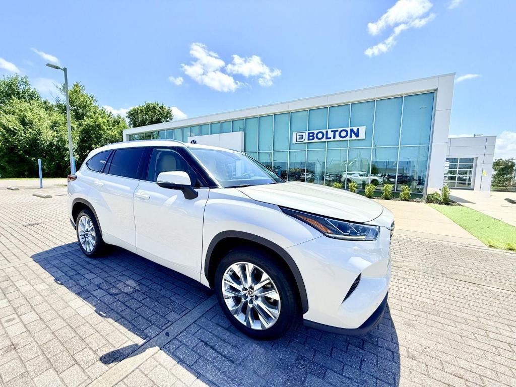used 2021 Toyota Highlander car, priced at $35,497
