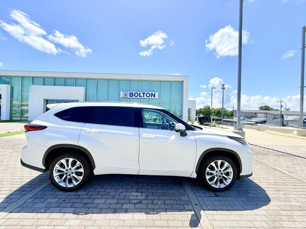 used 2021 Toyota Highlander car, priced at $35,497