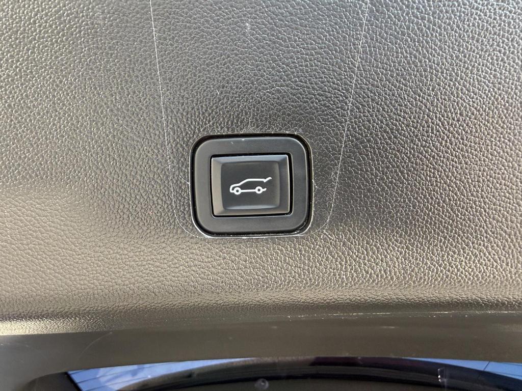 used 2018 Chevrolet Traverse car, priced at $18,995