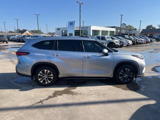 used 2021 Toyota Highlander Hybrid car, priced at $27,387