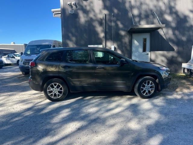 used 2015 Jeep Cherokee car, priced at $12,030