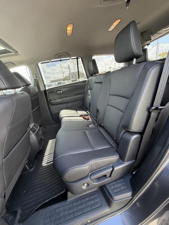 used 2022 Honda Pilot car, priced at $30,455