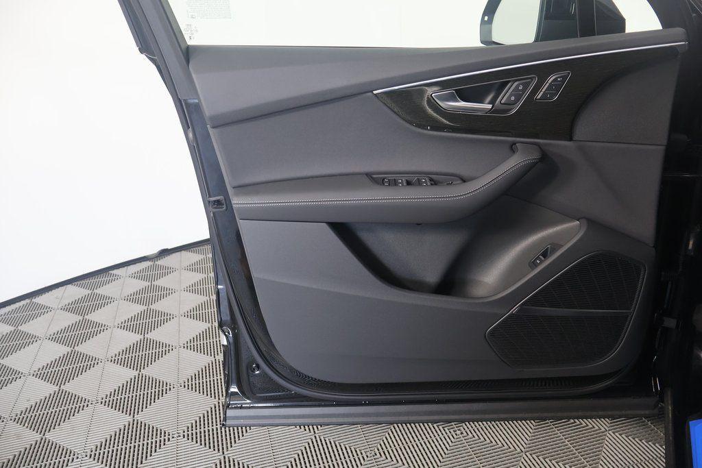new 2025 Audi Q7 car, priced at $76,770