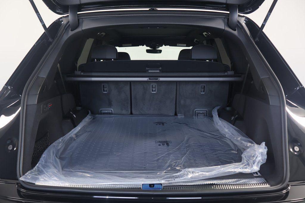 new 2025 Audi Q7 car, priced at $76,770