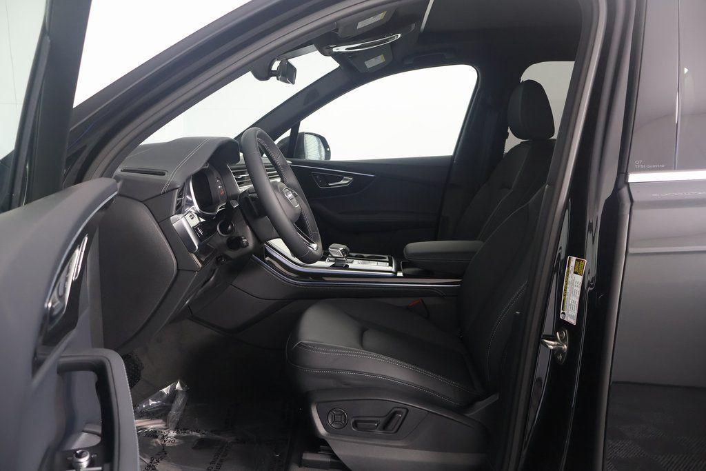 new 2025 Audi Q7 car, priced at $76,770