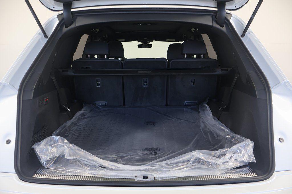 new 2025 Audi Q7 car, priced at $76,170