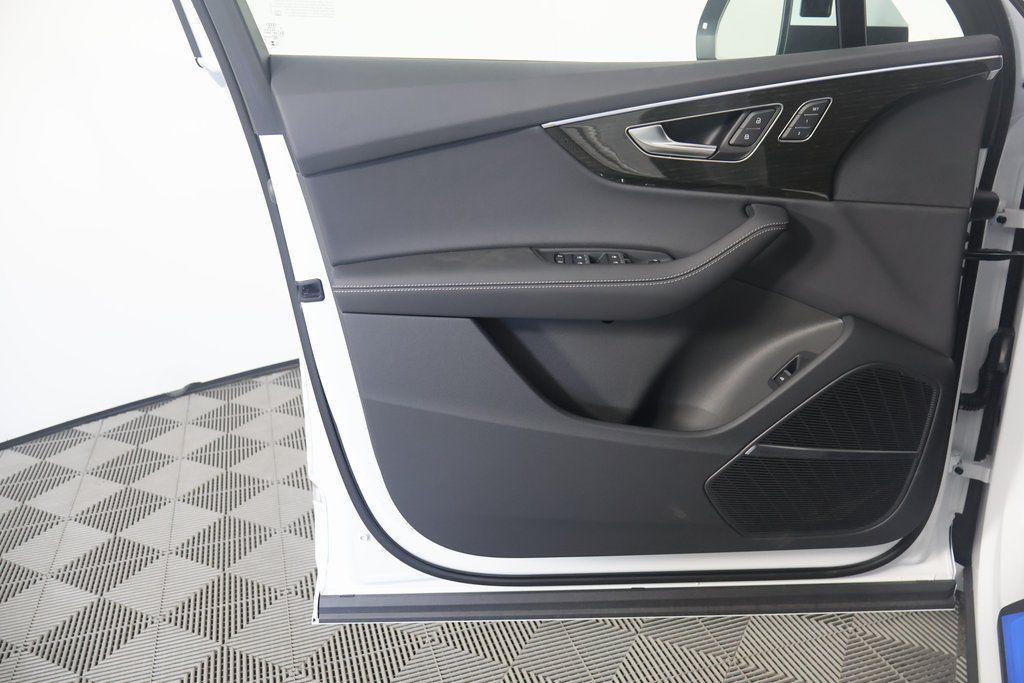 new 2025 Audi Q7 car, priced at $76,170