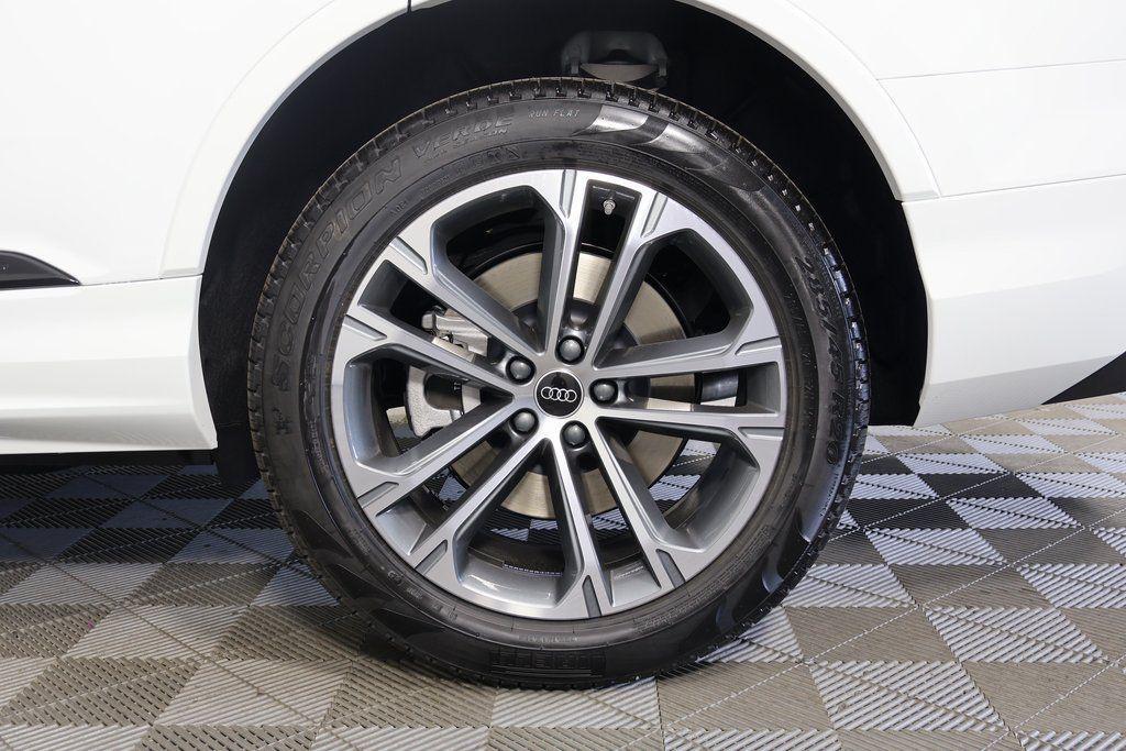 new 2026 Audi Q7 car, priced at $72,490