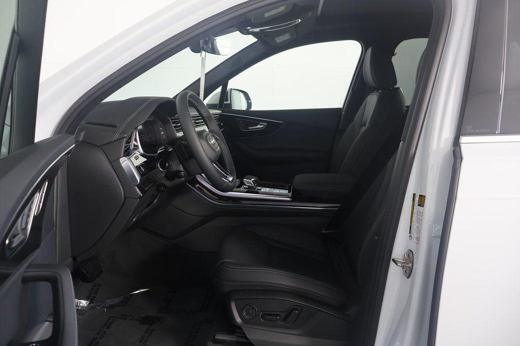 new 2025 Audi Q7 car, priced at $76,170