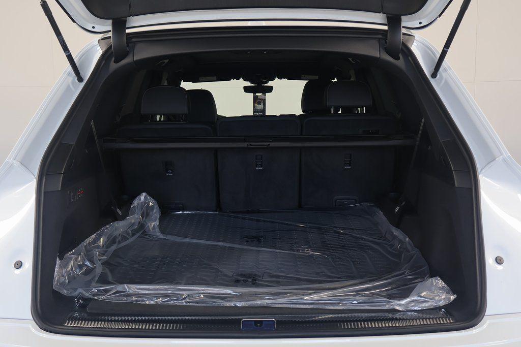 new 2025 Audi Q7 car, priced at $76,170