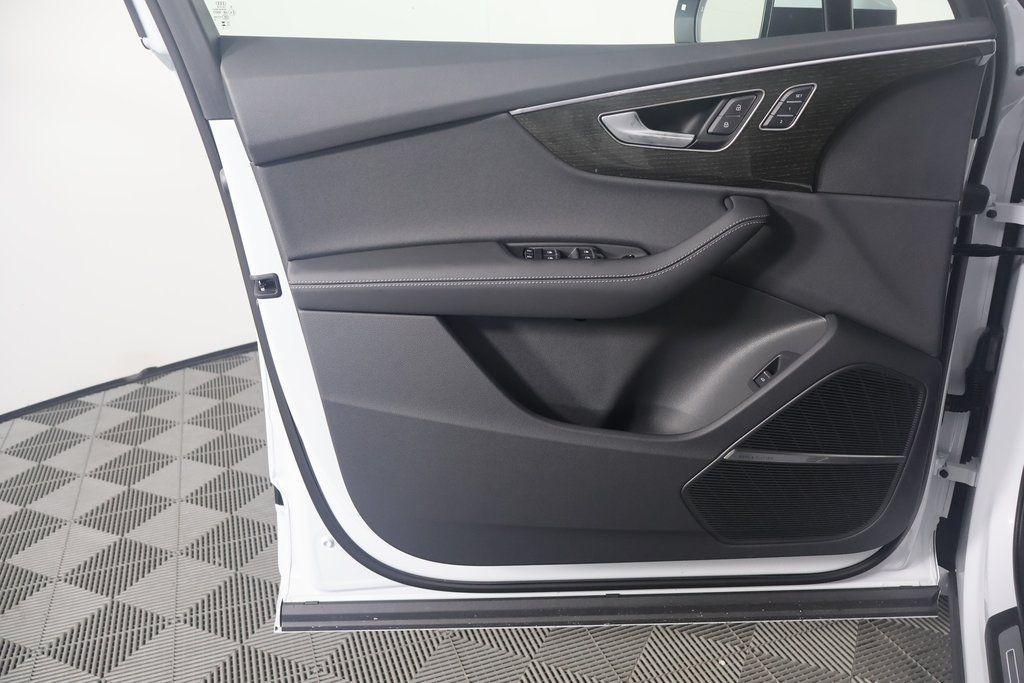new 2025 Audi Q7 car, priced at $77,460