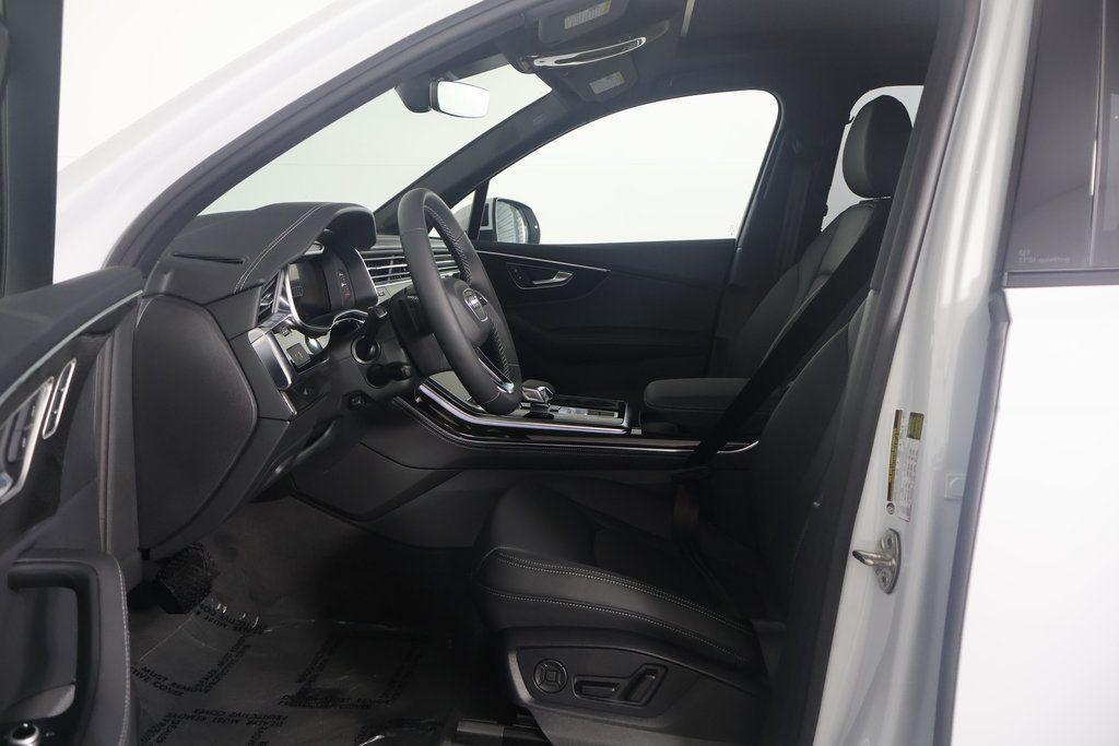 new 2025 Audi Q7 car, priced at $77,460