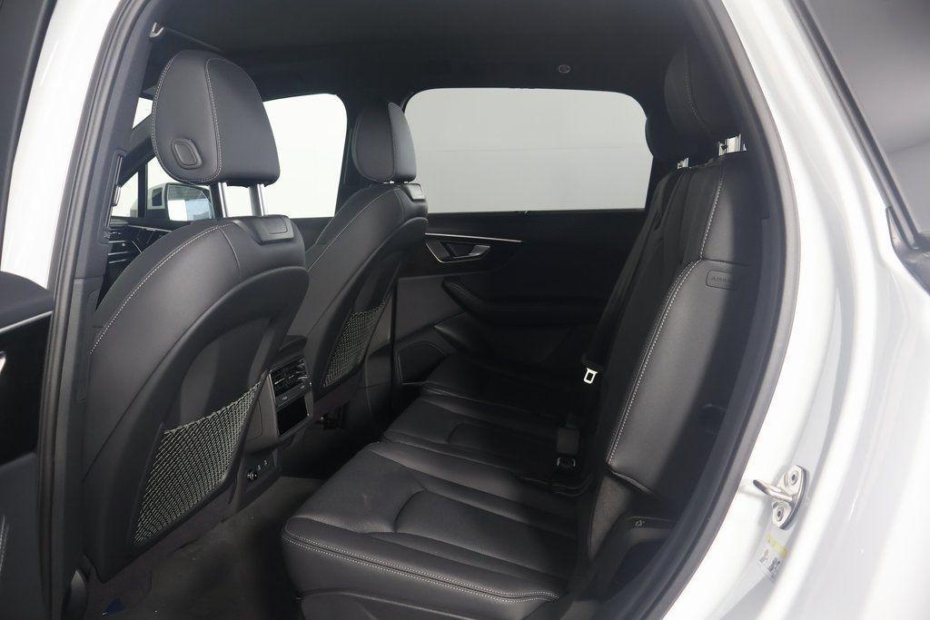 new 2025 Audi Q7 car, priced at $77,460