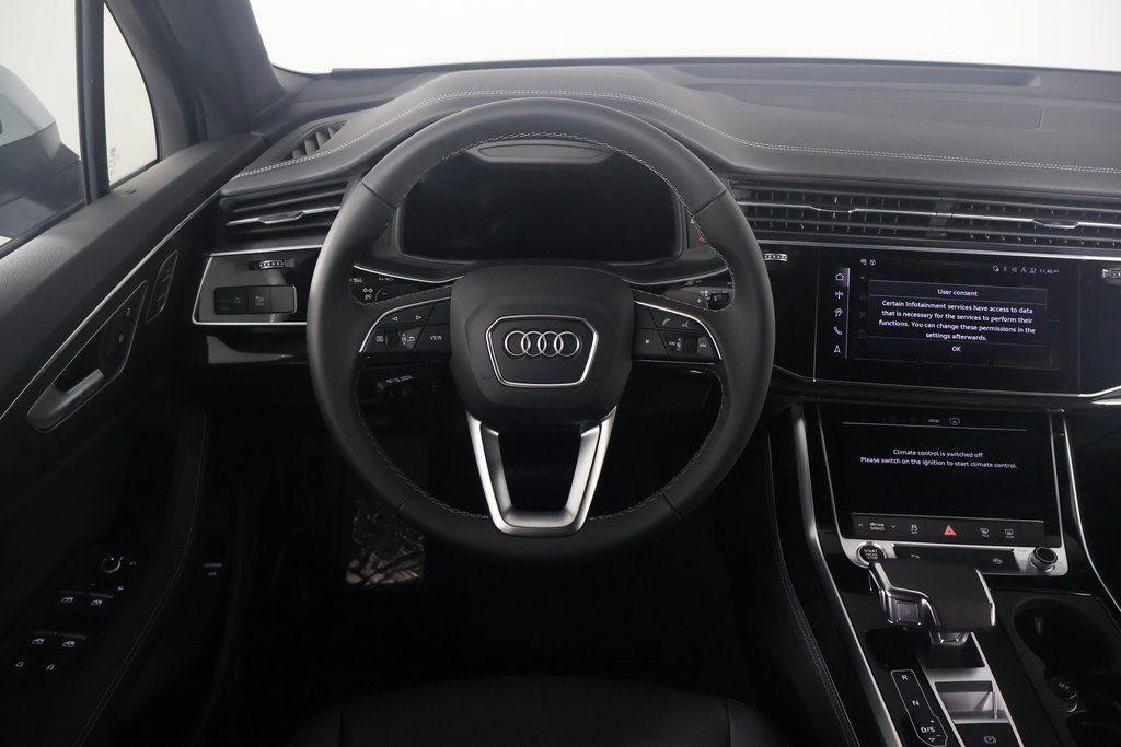 new 2025 Audi Q7 car, priced at $77,460