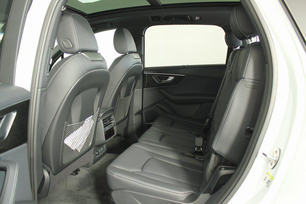 new 2025 Audi Q7 car, priced at $76,900