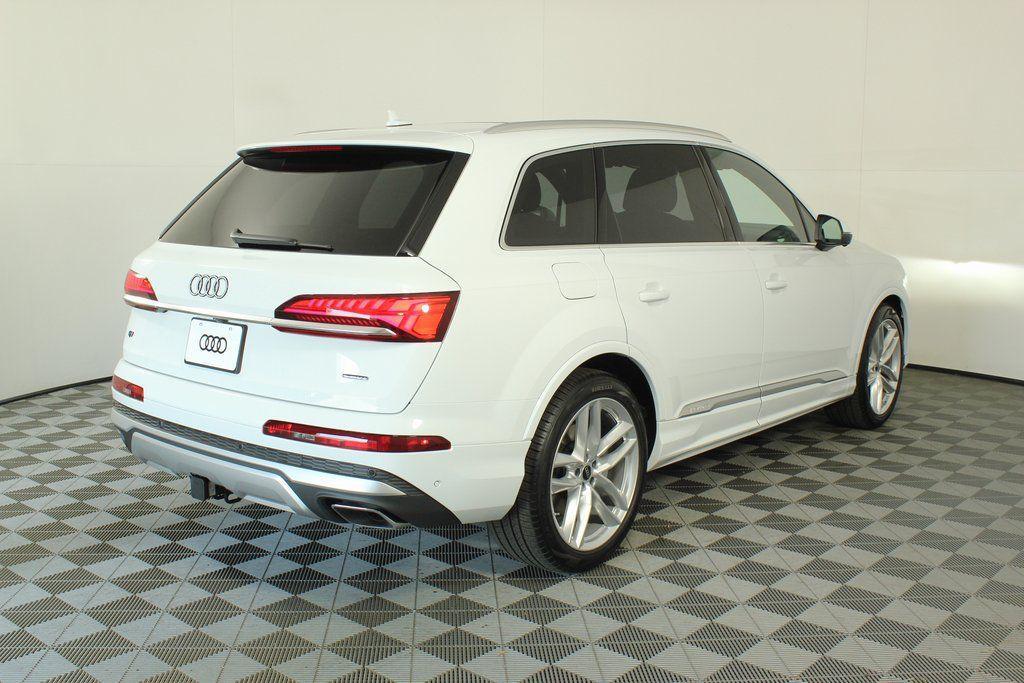 new 2025 Audi Q7 car, priced at $76,900