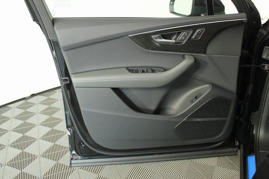 new 2025 Audi Q7 car, priced at $76,900