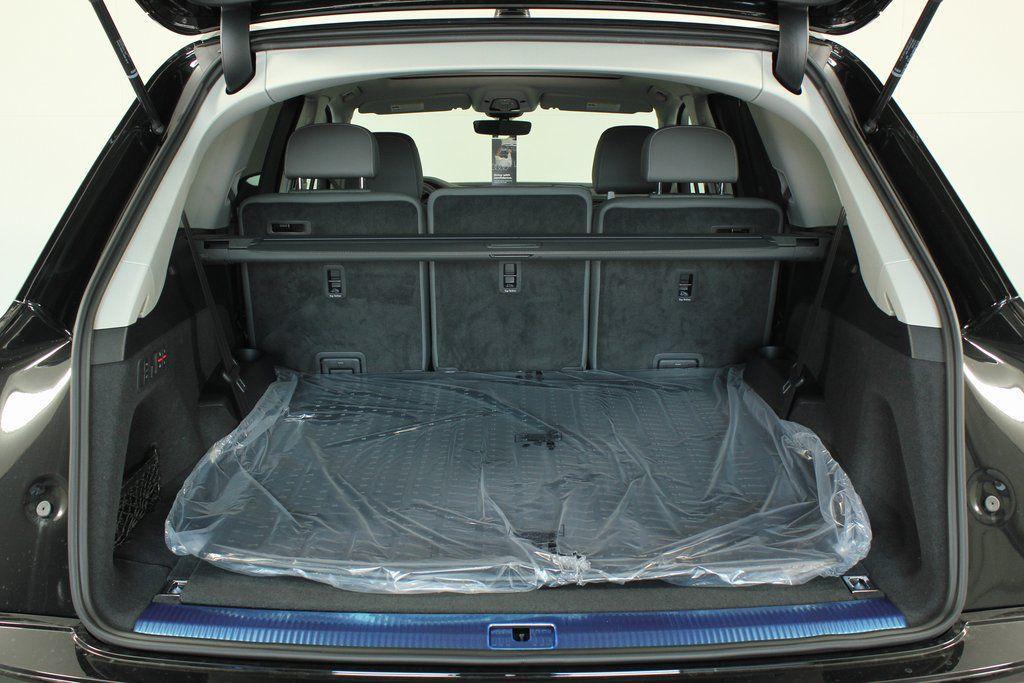 new 2025 Audi Q7 car, priced at $76,900