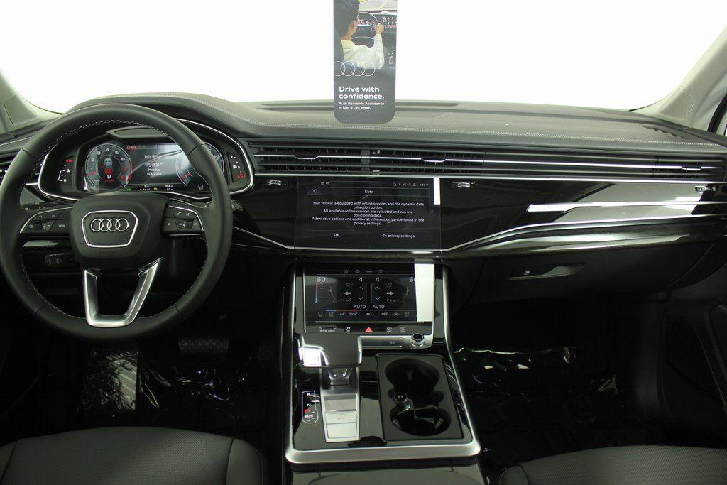 new 2025 Audi Q7 car, priced at $76,900