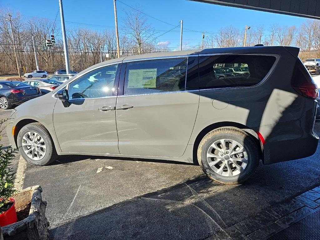 new 2025 Chrysler Pacifica car, priced at $44,635