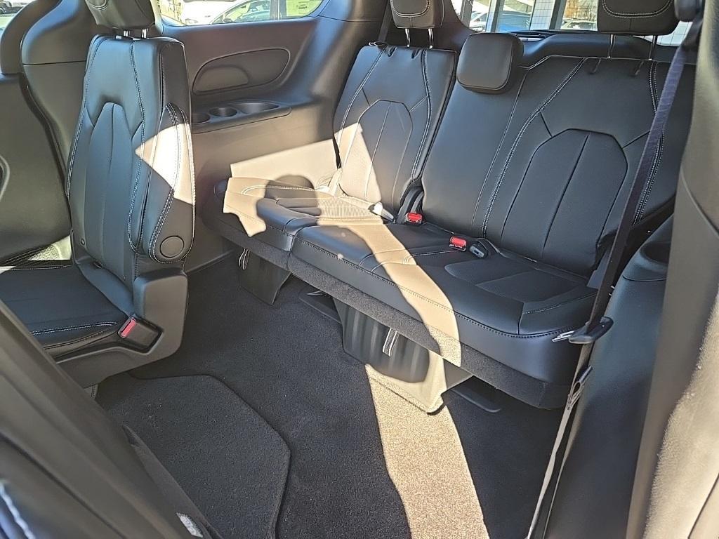 new 2025 Chrysler Pacifica car, priced at $44,635